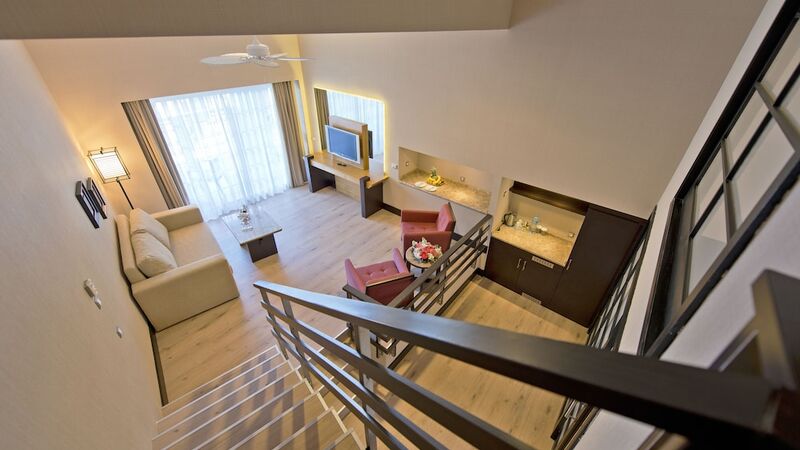 Limak Lara De Luxe Hotel & Resort