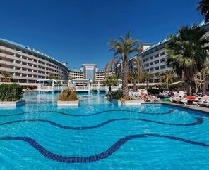 Crystal Admiral Resort Suites & Spa