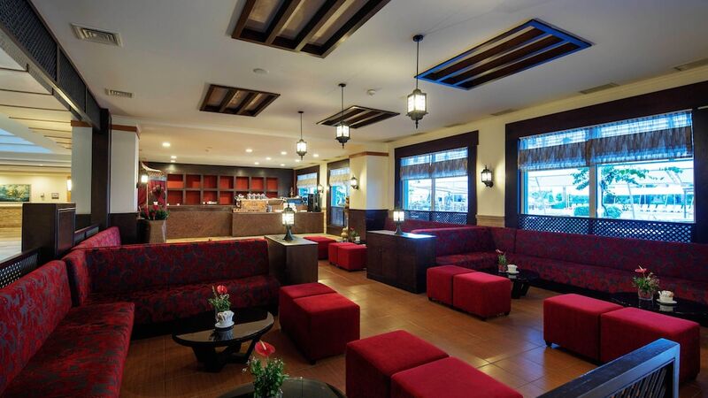 Crystal Admiral Resort Suites & Spa