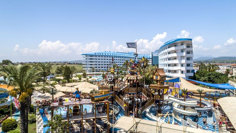 Crystal Admiral Resort Suites & Spa