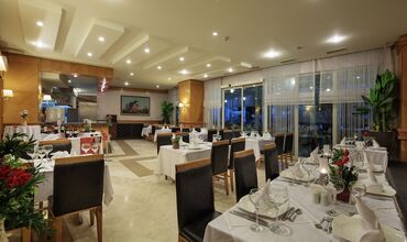 Crystal Admiral Resort Suites & Spa