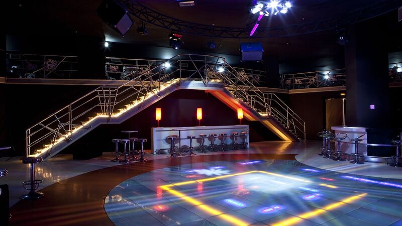 Crystal Admiral Resort Suites & Spa