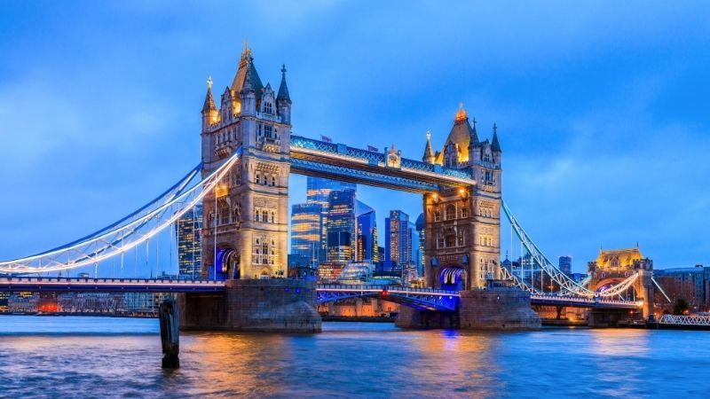 İzmir'den Bayrama Özel Londra Rotası