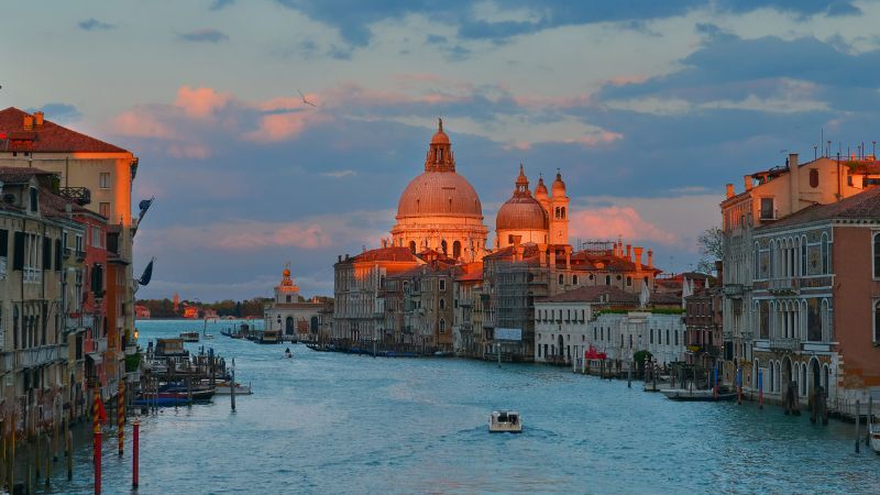 Kuzey İtalya Turu Kurban Bayramı Özel Ajet Hava Yolları İle Ekstra Turlar ve Çevre Gezileri Dahil 4 Gece 5 Gün (BGY-BGY) 2025