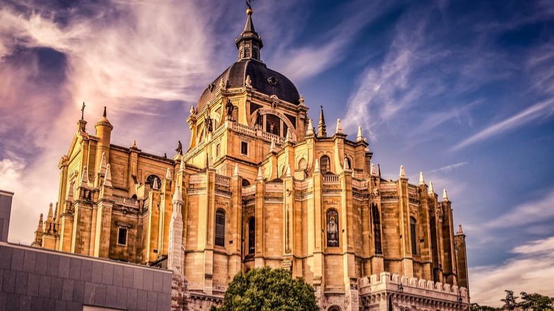 Elegant Madrid & Valencia & Barcelona Turu Pegasus ile