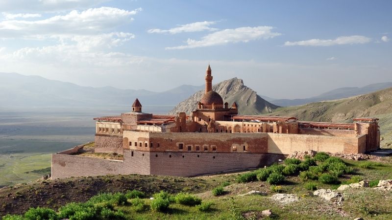İstanbul Çıkışlı Uçaklı Karadeniz Batum Tiflis Van Havzası Turu (6 Gece Konaklama)
