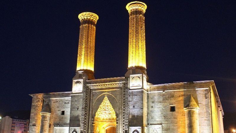 İstanbul Çıkışlı Uçaklı Kafkas Coğrafyasında Doğu Esintileri Turu (3 Gece Konaklamalı)