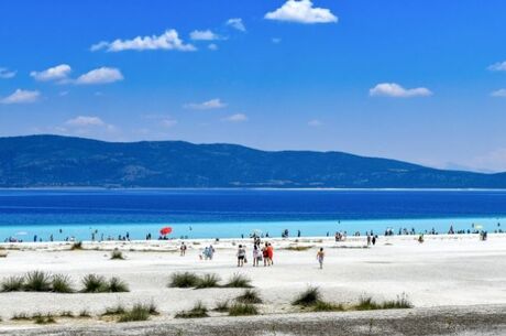 Salda Gölü Pamukkale Çeşme Alaçatı Turu (1 Gece Otel Konaklamalı)
